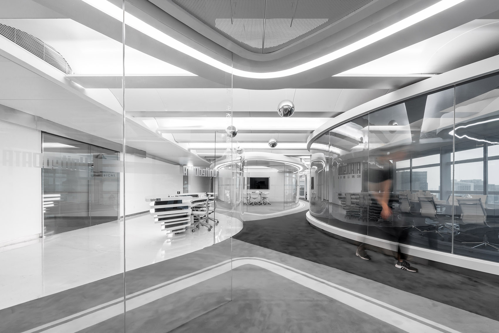 003-uniteddata-group-headquarters-office-in-guangzhou-china-by-pmt-partners.jpg